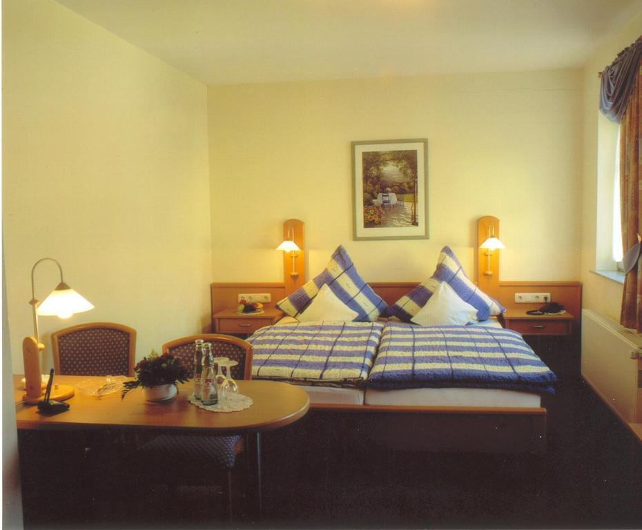 Hotel Zur Krone Birresborn Quarto foto